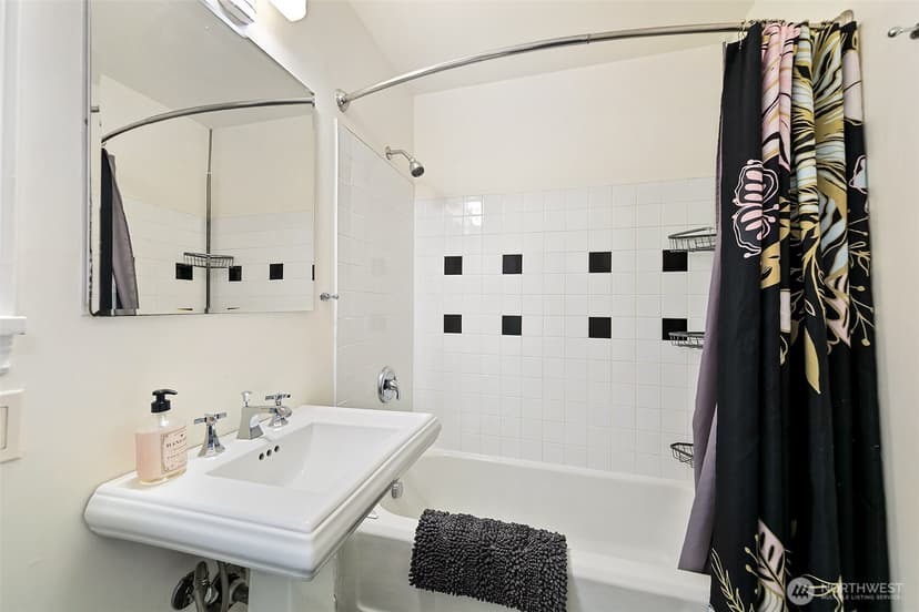 Property photo for 6657 Ellis Avenue S, Seattle photo 10