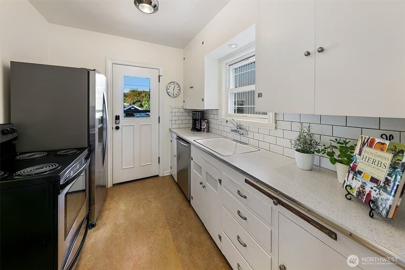 Property photo for 6657 Ellis Avenue S, Seattle photo 7