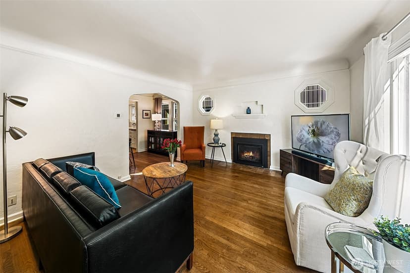 Property photo for 6657 Ellis Avenue S, Seattle photo 2