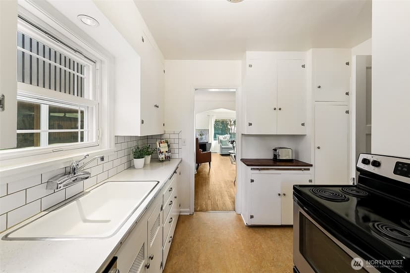 Property photo for 6657 Ellis Avenue S, Seattle photo 6