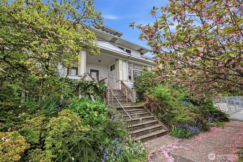 Property photo for 6238 Woodlawn Avenue N, Seattle photo 2
