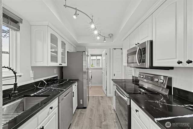 Property photo for 10014 NE 122nd Street #D, Kirkland photo 3