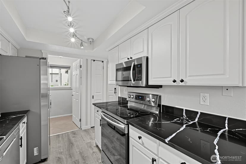 Property photo for 10014 NE 122nd Street #D, Kirkland photo 5
