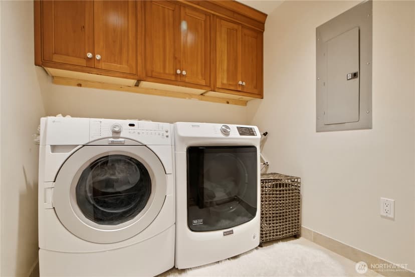 Property photo for 10620 NE 9th Place #TH-6, Bellevue photo 29