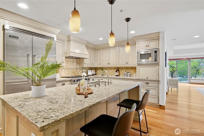Property photo for 10620 NE 9th Place #TH-6, Bellevue photo 19