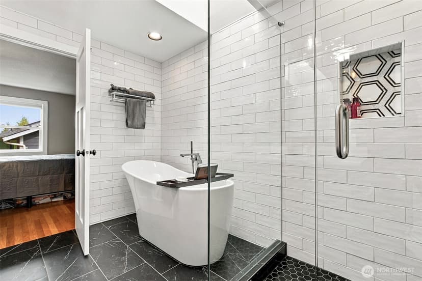 Property photo for 425 Jasmine Place NW, Issaquah photo 22