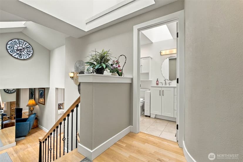 Property photo for 425 Jasmine Place NW, Issaquah photo 19