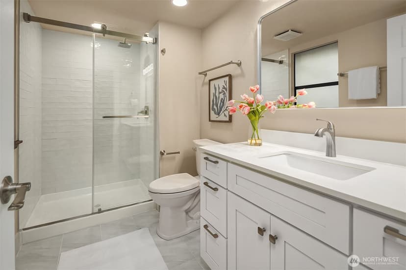Property photo for 12112 SE 46th Pl, Bellevue photo 16