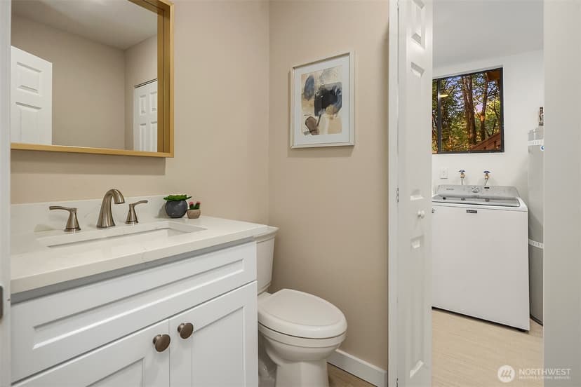 Property photo for 12112 SE 46th Pl, Bellevue photo 17