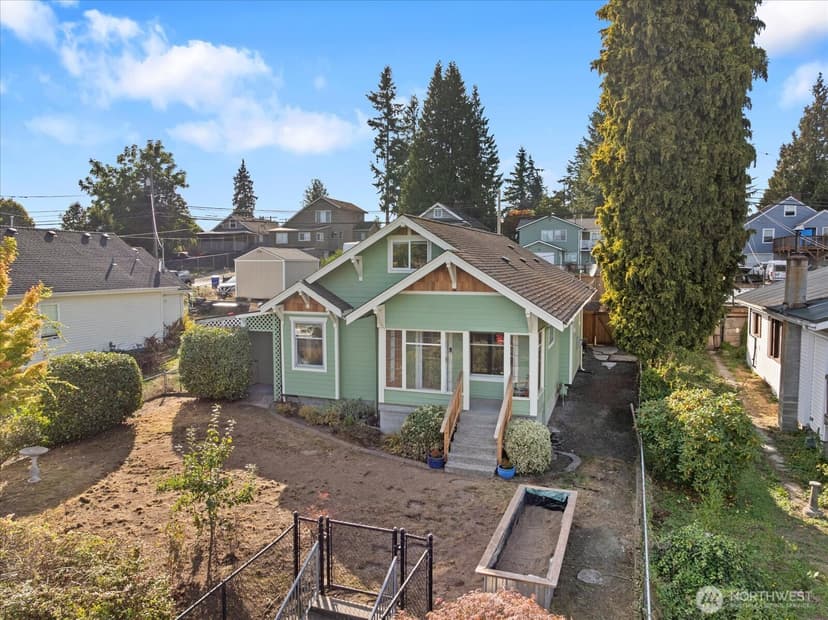 Property photo for 916 E Marine View Drive, Everett photo 2