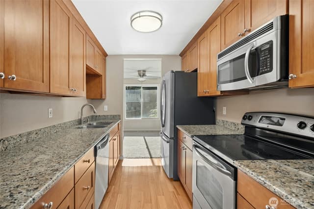 Property photo for 9901 NE 124th Street #504, Kirkland photo 3