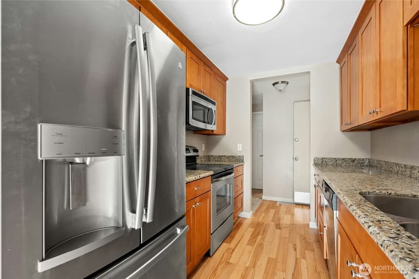 Property photo for 9901 NE 124th Street #504, Kirkland photo 4