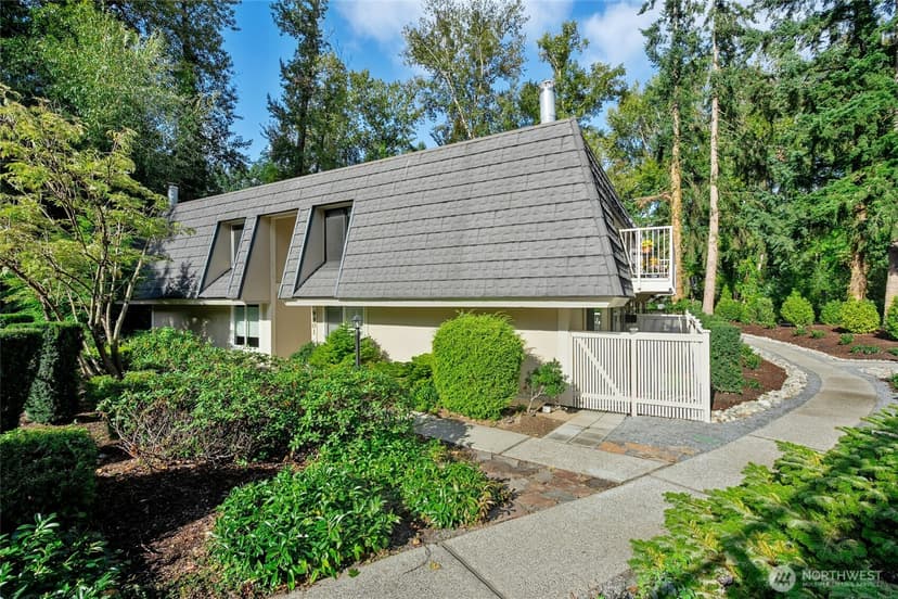 Property photo for 9901 NE 124th Street #504, Kirkland photo 2
