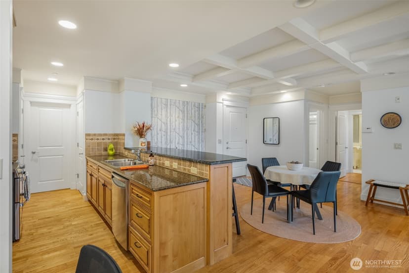 Property photo for 1414 1st Avenue W #403, Seattle photo 19
