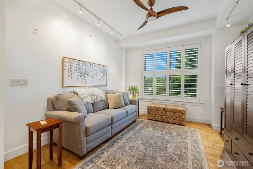 Property photo for 1414 1st Avenue W #403, Seattle photo 16