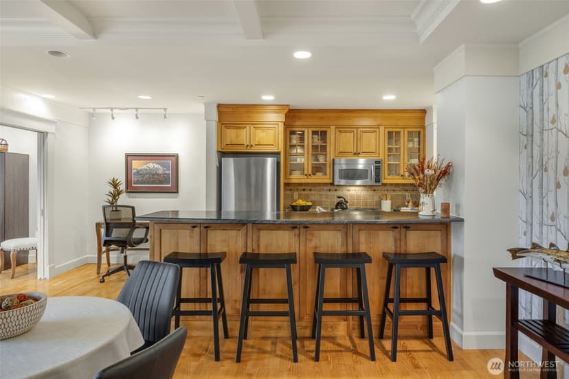 Property photo for 1414 1st Avenue W #403, Seattle photo 12