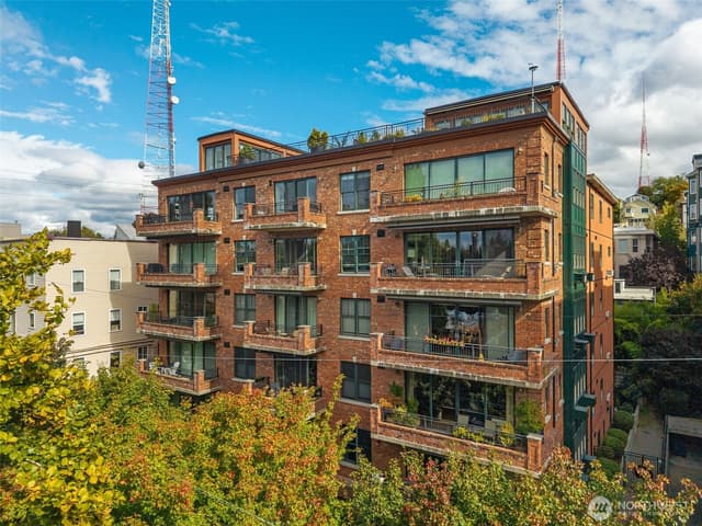 Property photo for 1414 1st Avenue W #403, Seattle photo 2