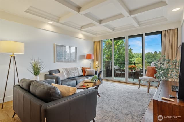 Property photo for 1414 1st Avenue W #403, Seattle photo 4