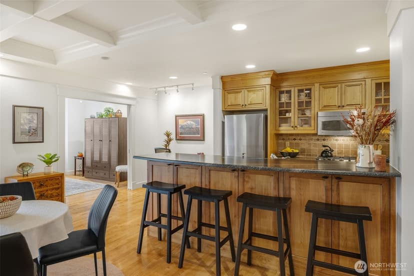 Property photo for 1414 1st Avenue W #403, Seattle photo 11
