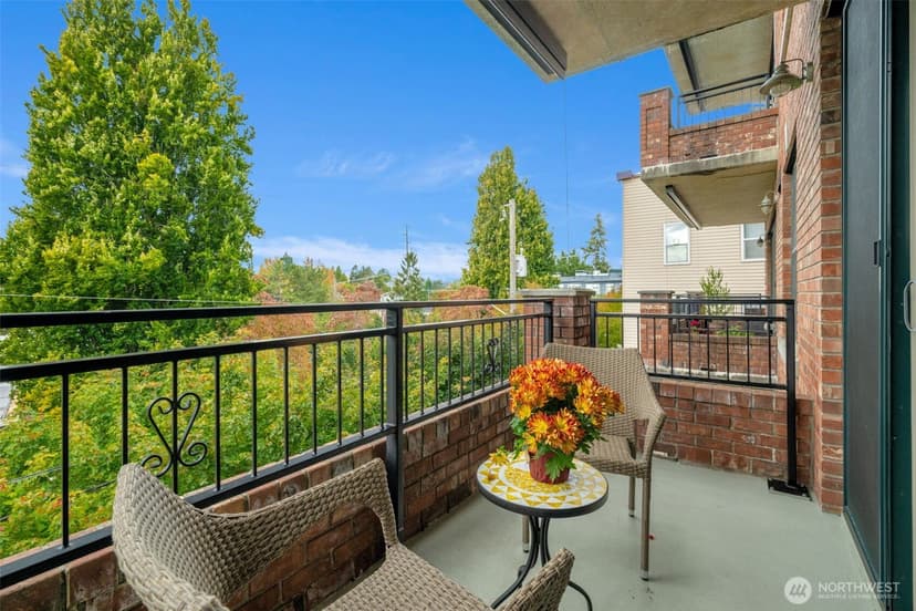 Property photo for 1414 1st Avenue W #403, Seattle photo 7