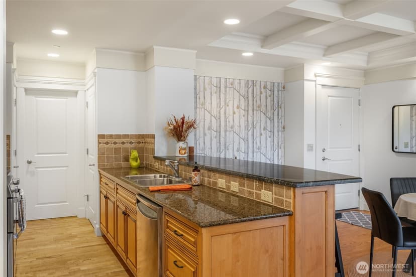 Property photo for 1414 1st Avenue W #403, Seattle photo 14
