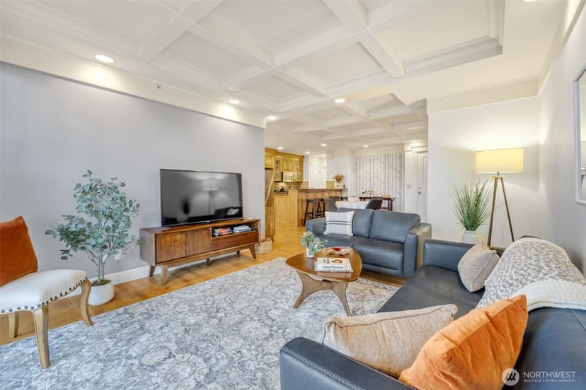Property photo for 1414 1st Avenue W #403, Seattle photo 9