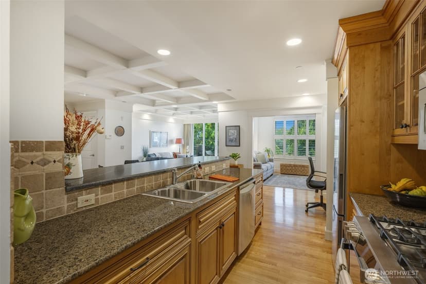 Property photo for 1414 1st Avenue W #403, Seattle photo 15