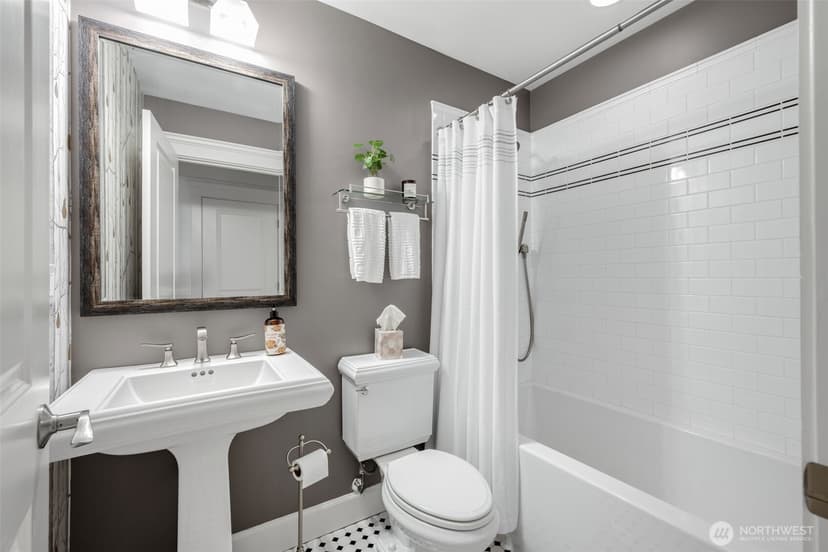 Property photo for 1414 1st Avenue W #403, Seattle photo 21
