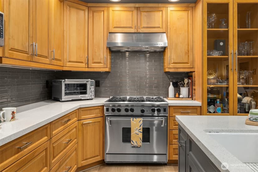 Property photo for 1796 Bellevue Way NE #11, Bellevue photo 16