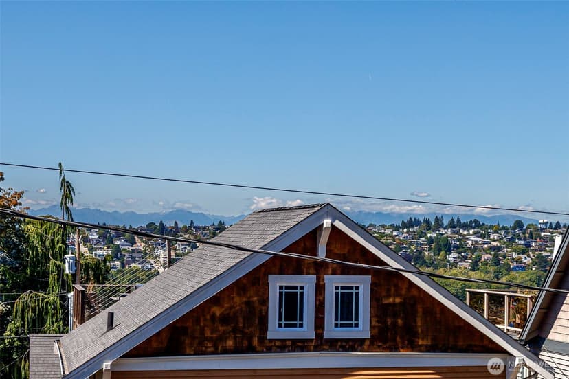 Property photo for 1909 10th Avenue W #201, Seattle photo 3