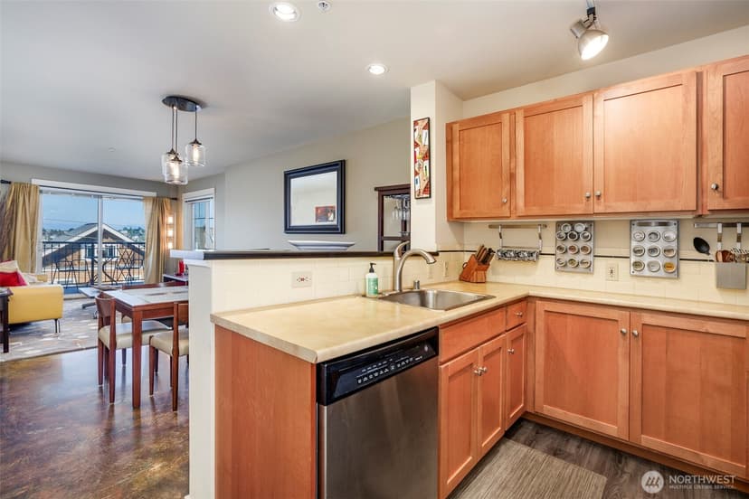 Property photo for 1909 10th Avenue W #201, Seattle photo 8