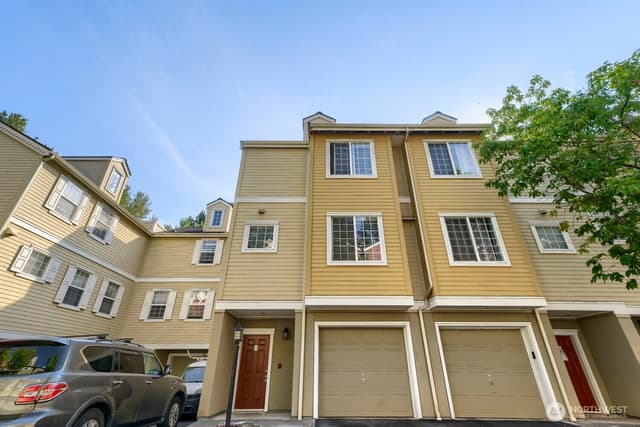Property photo for 1800 NE 40th Street #F3, Renton photo 2
