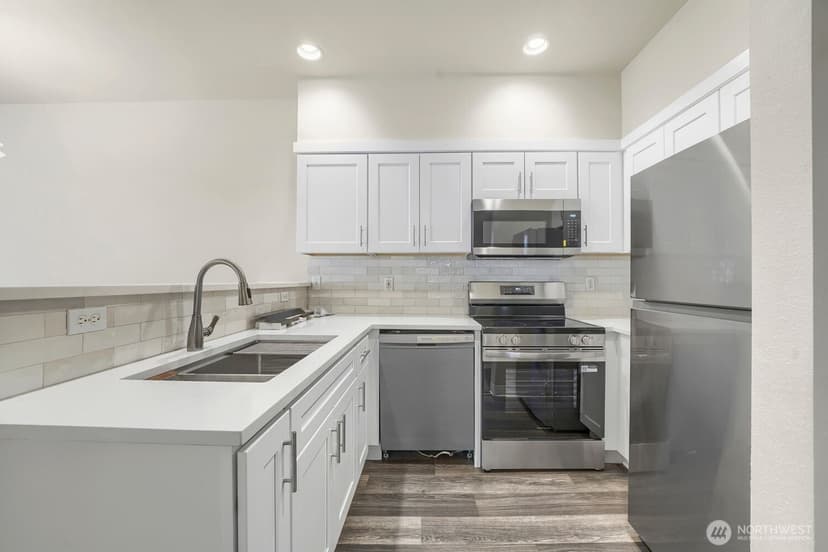 Property photo for 1800 NE 40th Street #F3, Renton photo 5