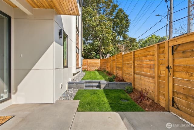 Property photo for 542 N 104th Street, Seattle photo 5