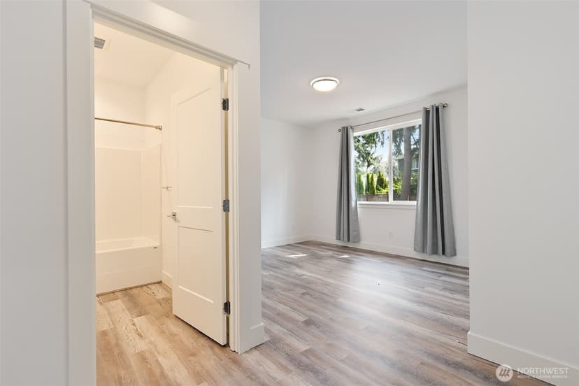 Property photo for 4913 NE 1st Street, Renton photo 16