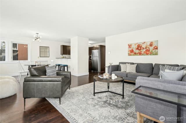 Property photo for 120 NW 39th Street #208, Seattle photo 2