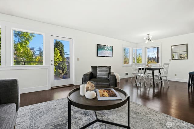 Property photo for 120 NW 39th Street #208, Seattle photo 4