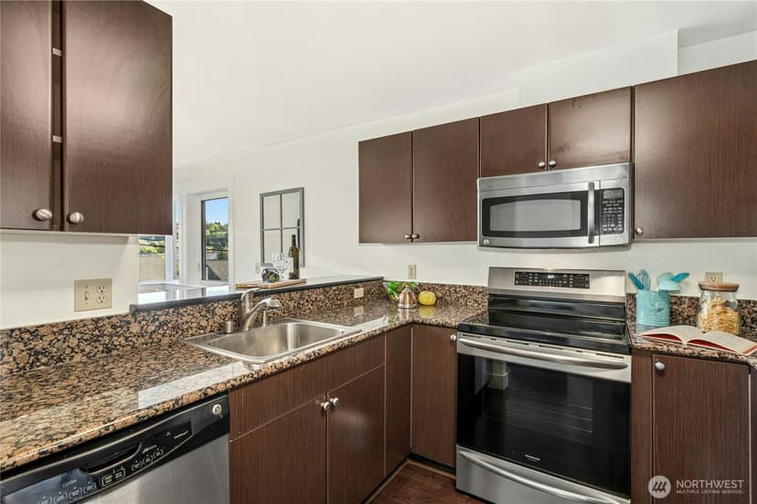 Property photo for 120 NW 39th Street #208, Seattle photo 8