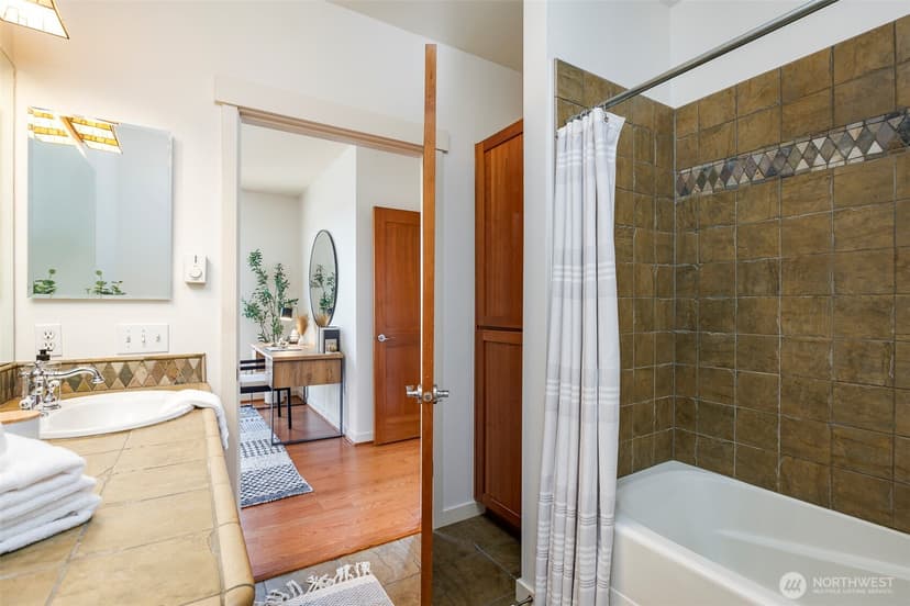 Property photo for 6015 Phinney Avenue N #409, Seattle photo 15