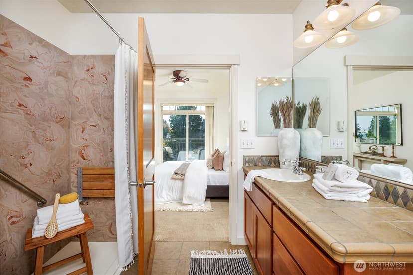 Property photo for 6015 Phinney Avenue N #409, Seattle photo 18
