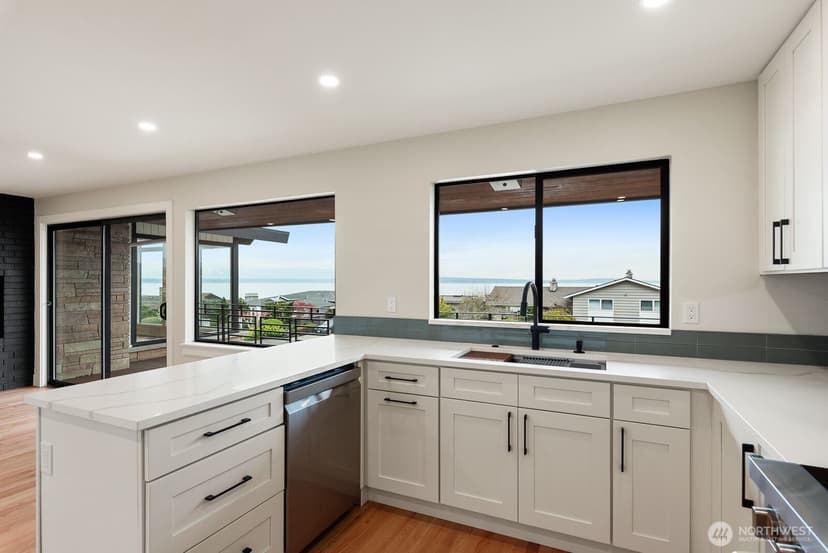 Property photo for 2425 NW Blue Ridge Drive, Seattle photo 9