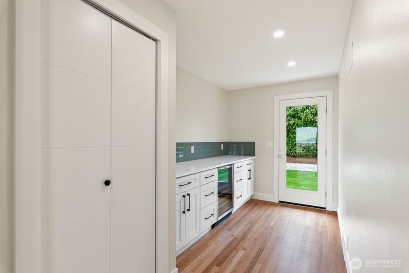 Property photo for 2425 NW Blue Ridge Drive, Seattle photo 11