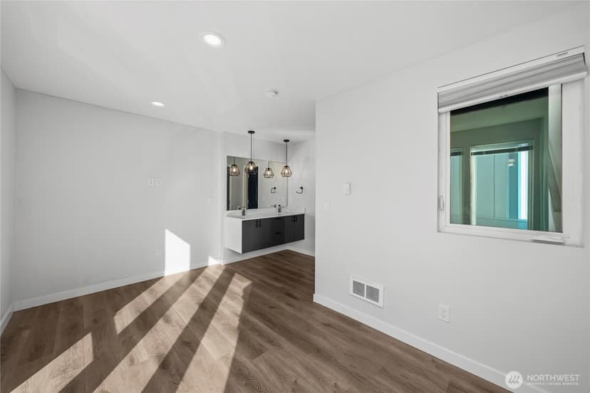 Property photo for 9462 SW 20th Avenue SW, Seattle photo 16
