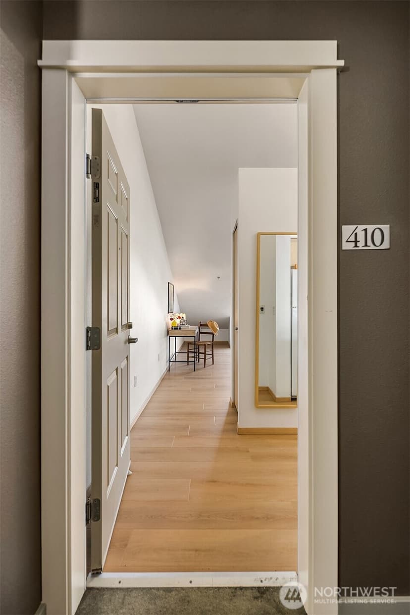 Property photo for 812 5th Avenue N #410, Seattle photo 2