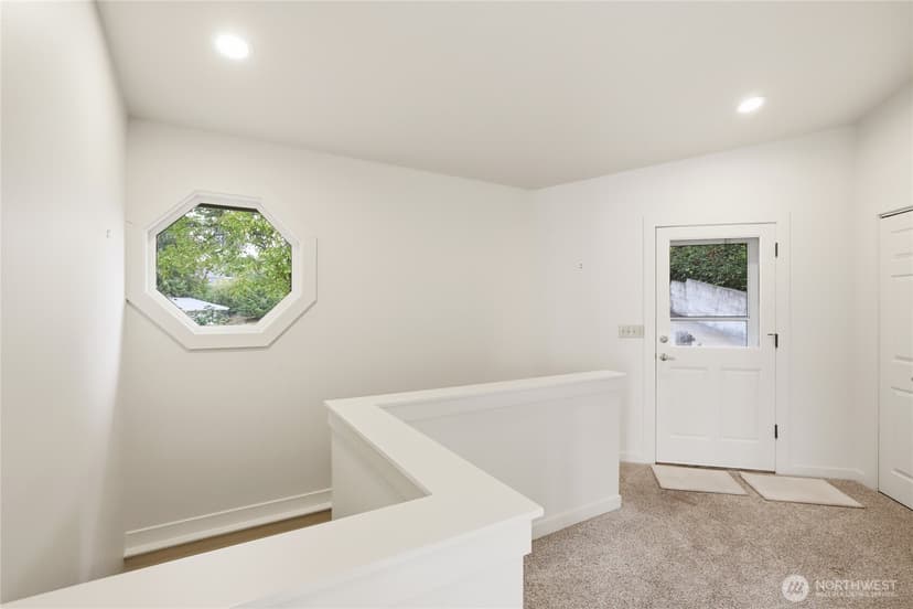 Property photo for 428 Farragut Avenue N, Port Orchard photo 10