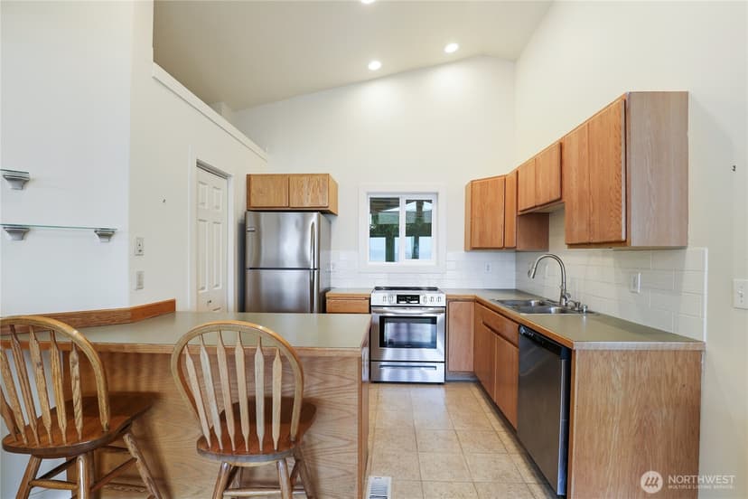 Property photo for 428 Farragut Avenue N, Port Orchard photo 11