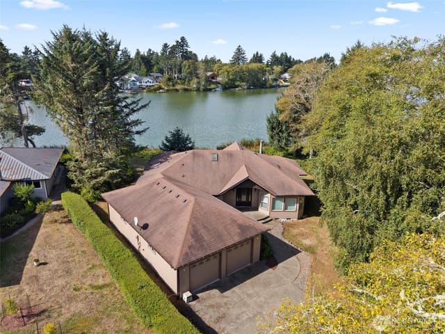 Property photo for 748 Kingfisher Court SE, Ocean Shores photo 3
