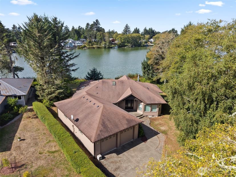Property photo for 748 Kingfisher Court SE, Ocean Shores photo 3