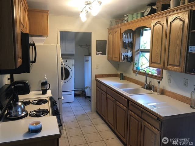 Property photo for 21676 SE 269th Street, Maple Valley photo 3