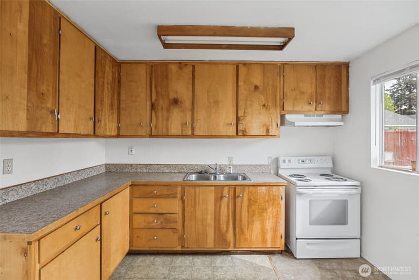 Property photo for 2210 E Harrison Street, Tacoma photo 5